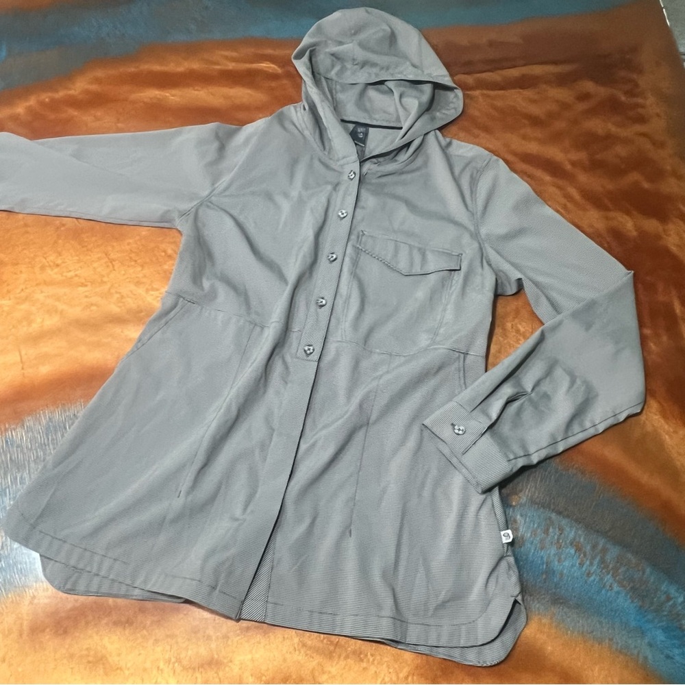 Mountain Hardwear lightweight hooded button front shirt Jacket small